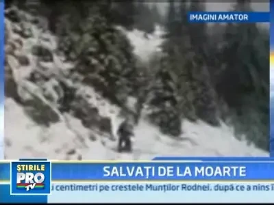 Captivi in mijlocul zapezii! O plimbarea pe munte putea sa le fie fatala!