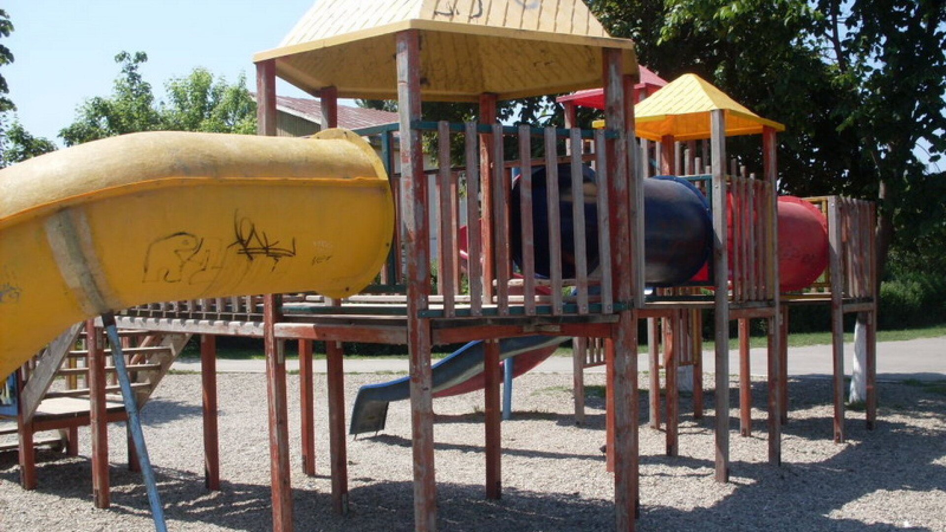 Copil omorat de leagan. Primaria din Targoviste se "spala pe maini"