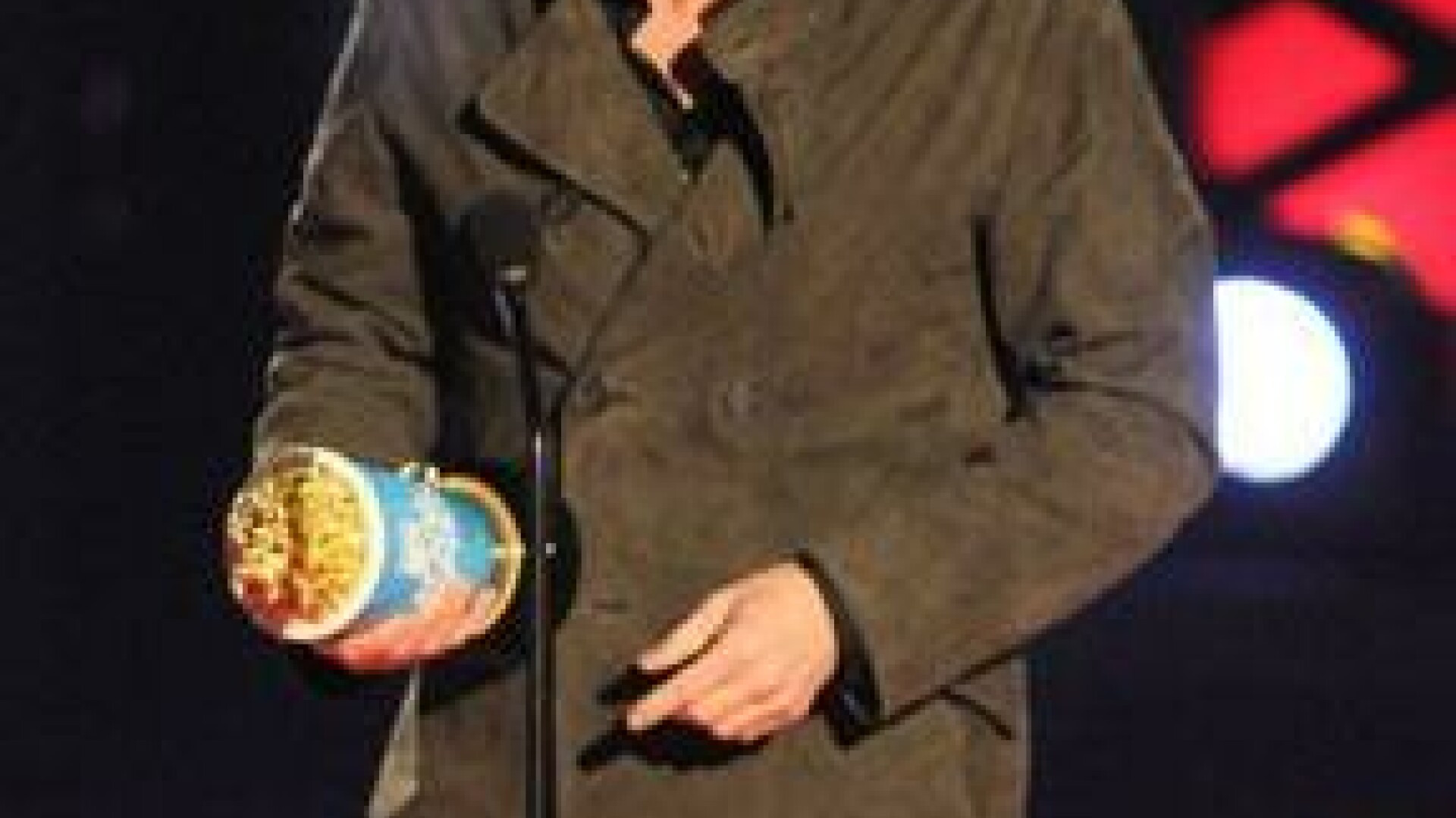 Vuieste internetul. Jim Carey iubeste o tinerica cu 22 de ani mai mica decat el