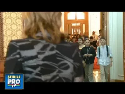 Copiii, in vizita la Parlament! Au vrut sa vada locul unde dorm alesii!