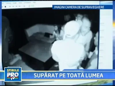 Scandalagiu oprit cu arma de politisti!