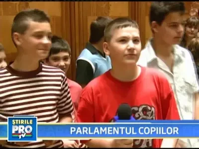 Copiii, in vizita la Parlament! Au vrut sa vada locul unde dorm alesii!