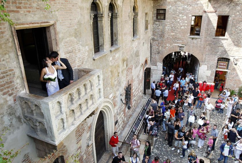 Ce-ai zice de o nunta in balconul Julietei de la Verona?