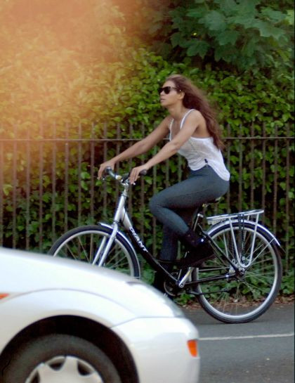 Beyonce, la o plimbarica pe bicicleta