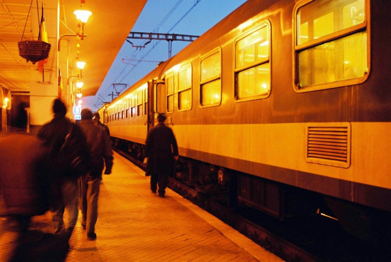 Fetita gasita in gara din Cluj fusese uitata de bunica ei, care s-a imbatat