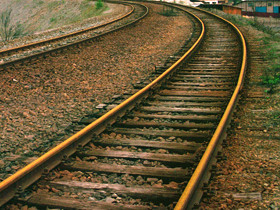 Spulberat de tren. Un sofer grabit a sfarsit tragic dupa ce a trecut calea ferata fara sa se asigure