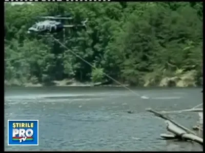 Doi pescari erau sa cada intr-o cascada de 23 metri! VEZI VIDEO!