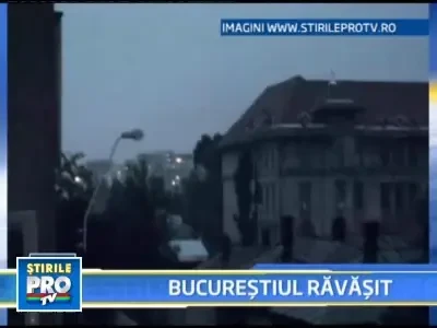 Urme dupa furtuna din Capitala: inundatii, pomi cazuti, acoperisuri smulse