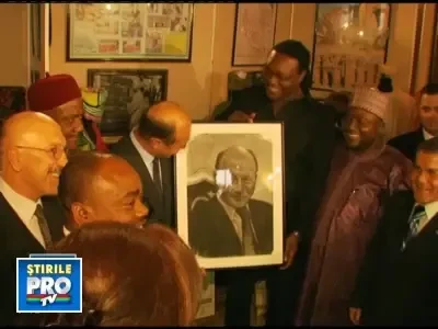 Basescu s-a ales cu un tablou-portret si un baston, la "Seara Africana"