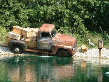 Salvat din rau, dupa ce l-a prins puhoiul in masina