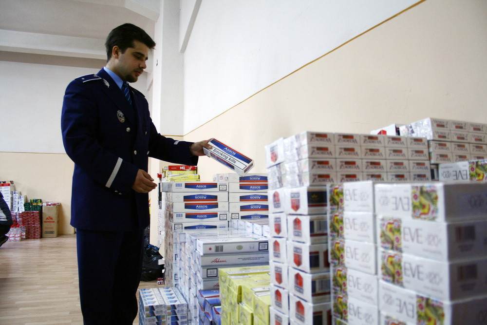 Doua remorci cu tigari si alcool de contrabanda, capturate in Covasna