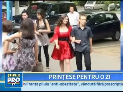 Rochii lucioase, par buclat: afla ce se poarta la balul de absolvire!