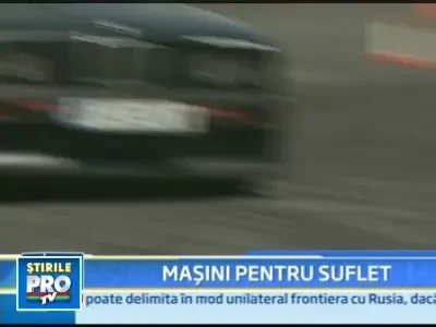 Demonstratii de talent si forta la expozitia de masini tunate