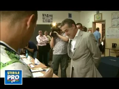 Gigi Becali si problemele cu... stampila la vot!