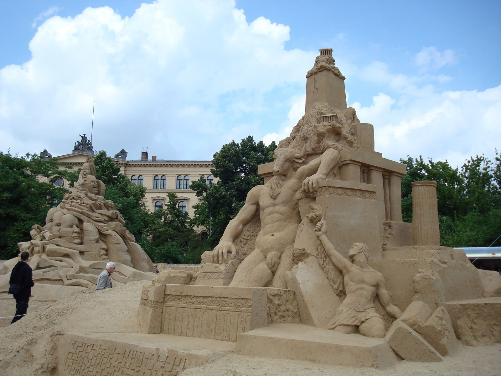 Sculpturile de nisip, ridicate la rang de arta in Bulgaria