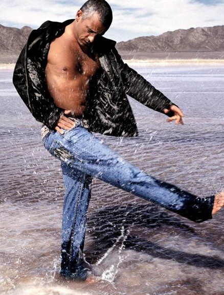 Eros Ramazzotti se gandeste tot la fosta. Uite-o cum arata!