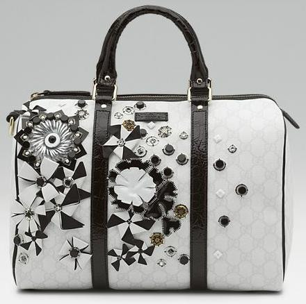 Hainele de lux, la moda in Romania, in ciuda crizei. Afla explicatia