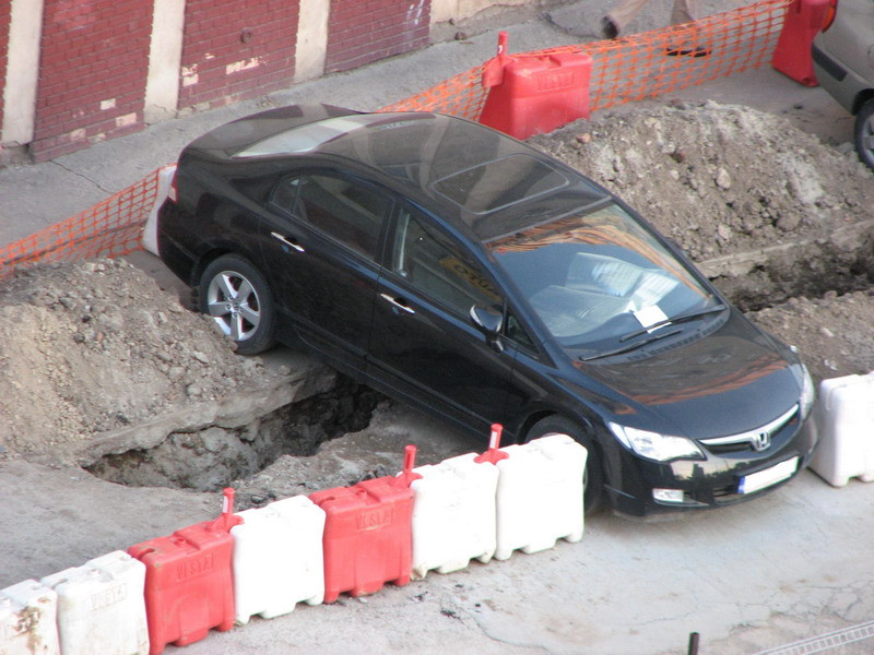 Sindromul Dorel sau cum sa sapi in jurul unei masini parcate