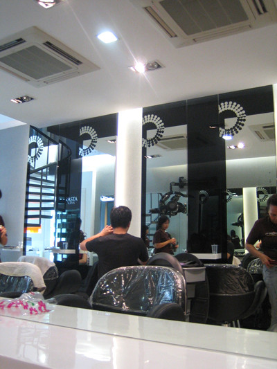 Doneaza parul din coaforul sau pentru curatarea apelor in caz de poluare