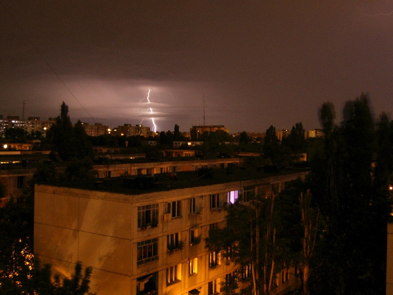 Spectacol pe cer: simfonie de tunete si fulgere deasupra Bucurestiului!