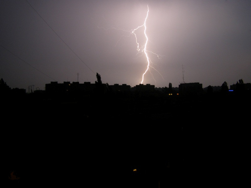 13 persoane au ajuns la spital dupa ce au fost lovite de un fulger!