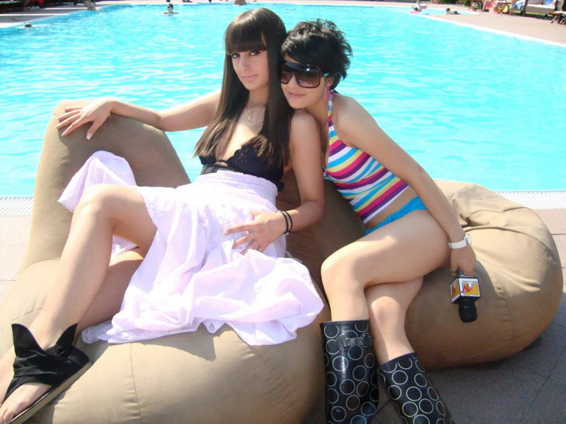 VJ Oana de la MTV muta “Dance Floor Chart” la piscina!