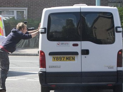 Educatoare acuzata de pedofilie aproape sa fie linsata de parintii copiilor