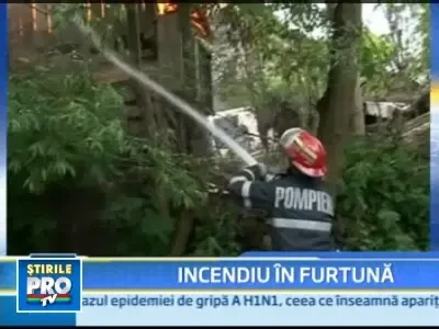 Un fulger a facut scrum casa unei familii! In 20 de minute a ars totul!