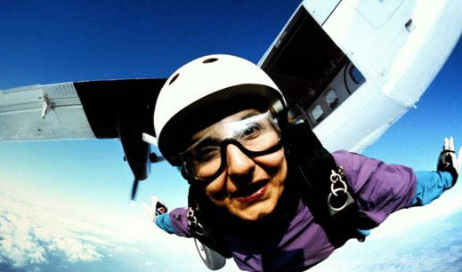 In cadere libera deasupra acoperisului lumii, la festivalul de skydiving