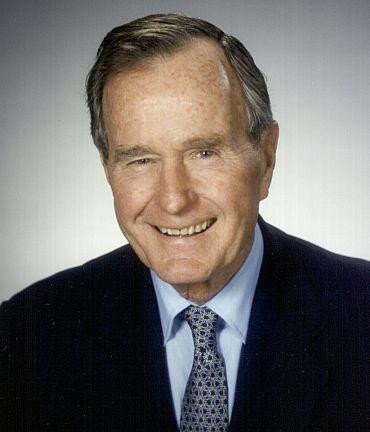 George Bush Senior a sarit cu parasuta, la 85 de ani!