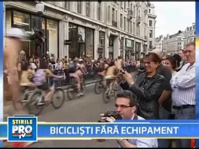 Fara poluare si fara haine! Vezi aici imagini de la intrecerea nudistilor!