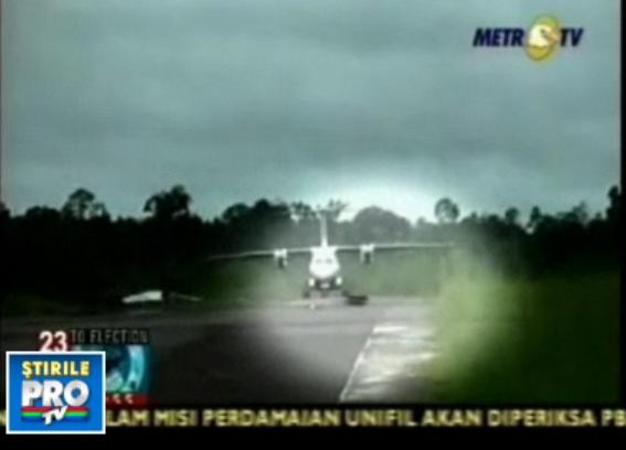 Avion iesit de pe pista din cauza unui caine!