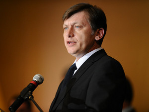 Crin Antonescu ii curteaza pe consultantii PSD