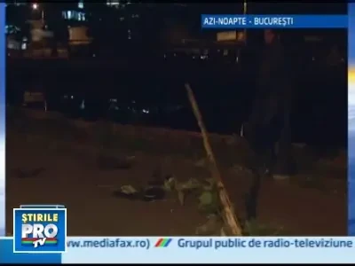 S-a mai dus inca o masina pe apa Dambovitei!