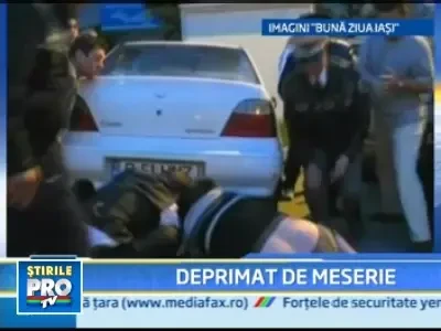 w1506_7_nebun_sub_masina