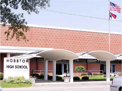 A fost amendata pentru ca fiul ei a lipsit o zi de la scoala acum 9 ani. Cum este posibil