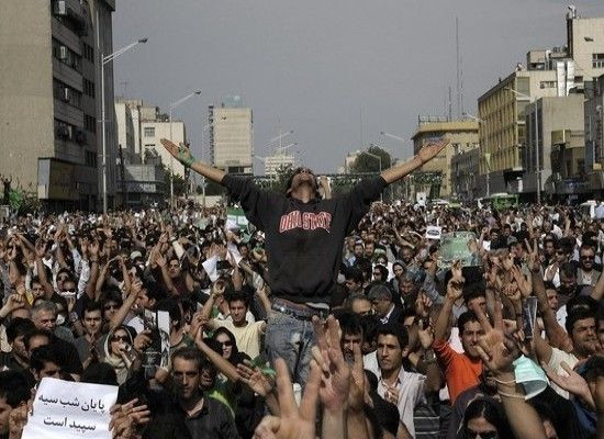 Mii de oameni din intreaga lume, solidari cu protestatarii din Iran!
