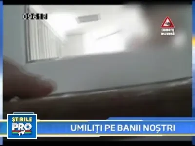 CAMERA ASCUNSA! Dovada de "amabilitate" a functionarilor publici!