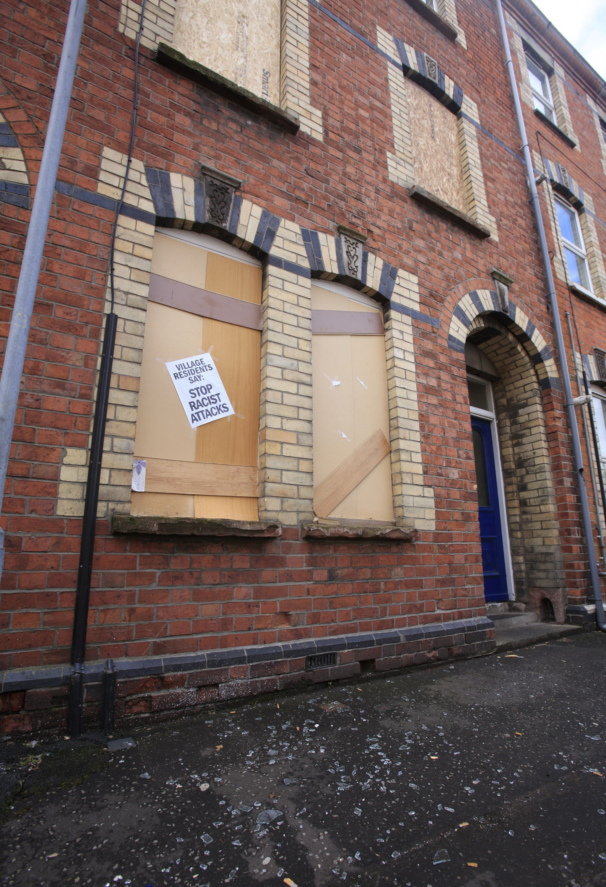 MAE: Atacurile din Belfast nu au vizat romani, ci strainii in general