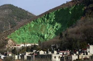 De ce si-au vopsit chinezii muntele in verde?