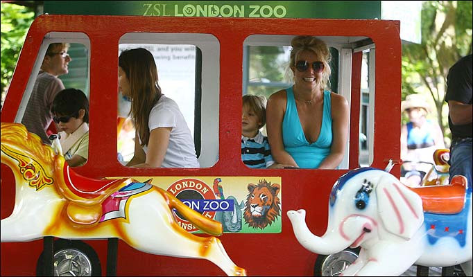 Britney Spears si-a dus copiii la zoo!