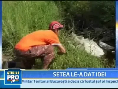 Beau apa din canalele de irigatii, chiar daca e tulbure si plina de broaste