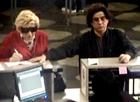 Deghizat in "coana mare", ca sa-i incaseze pensia!