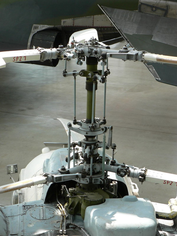 7 oameni au murit dupa ce elicopterul in care se aflau, s-a prabusit!