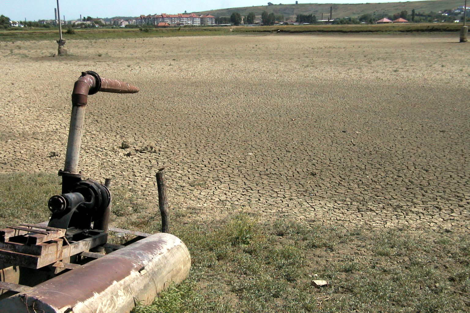 Sub spectrul foametei. Agricultorii romani au ajuns la sapa de lemn