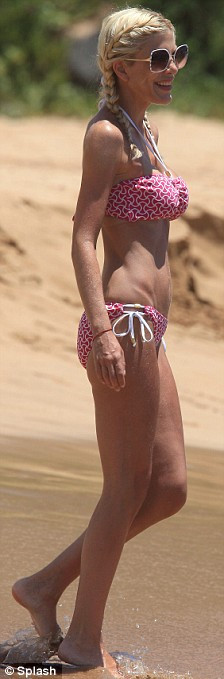 Tori Spelling sustine ca nu e anorexica! Imaginile o contrazic!