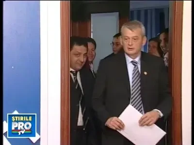 Vanghelie: "Si-ntru-un pom daca ma puneti, am puncte de vedere"