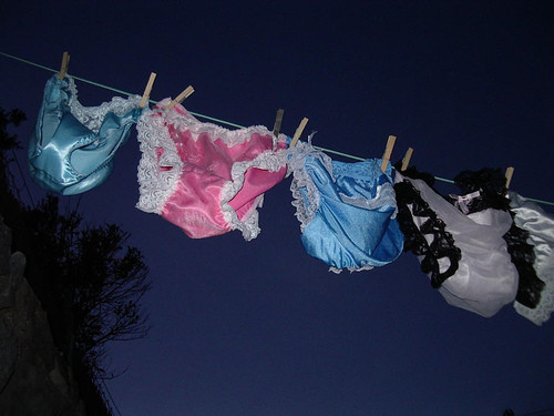 "Veniti la sectie sa va identificati si sa va luati acasa chilotii!"