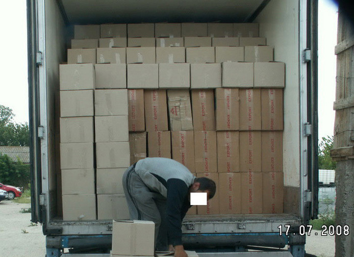 Au vrut sa treaca granita cu un adevarat arsenal de razboi