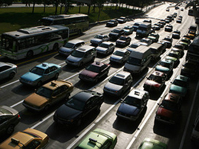 Sofer vs. scuterist: bataie si pumni in trafic!